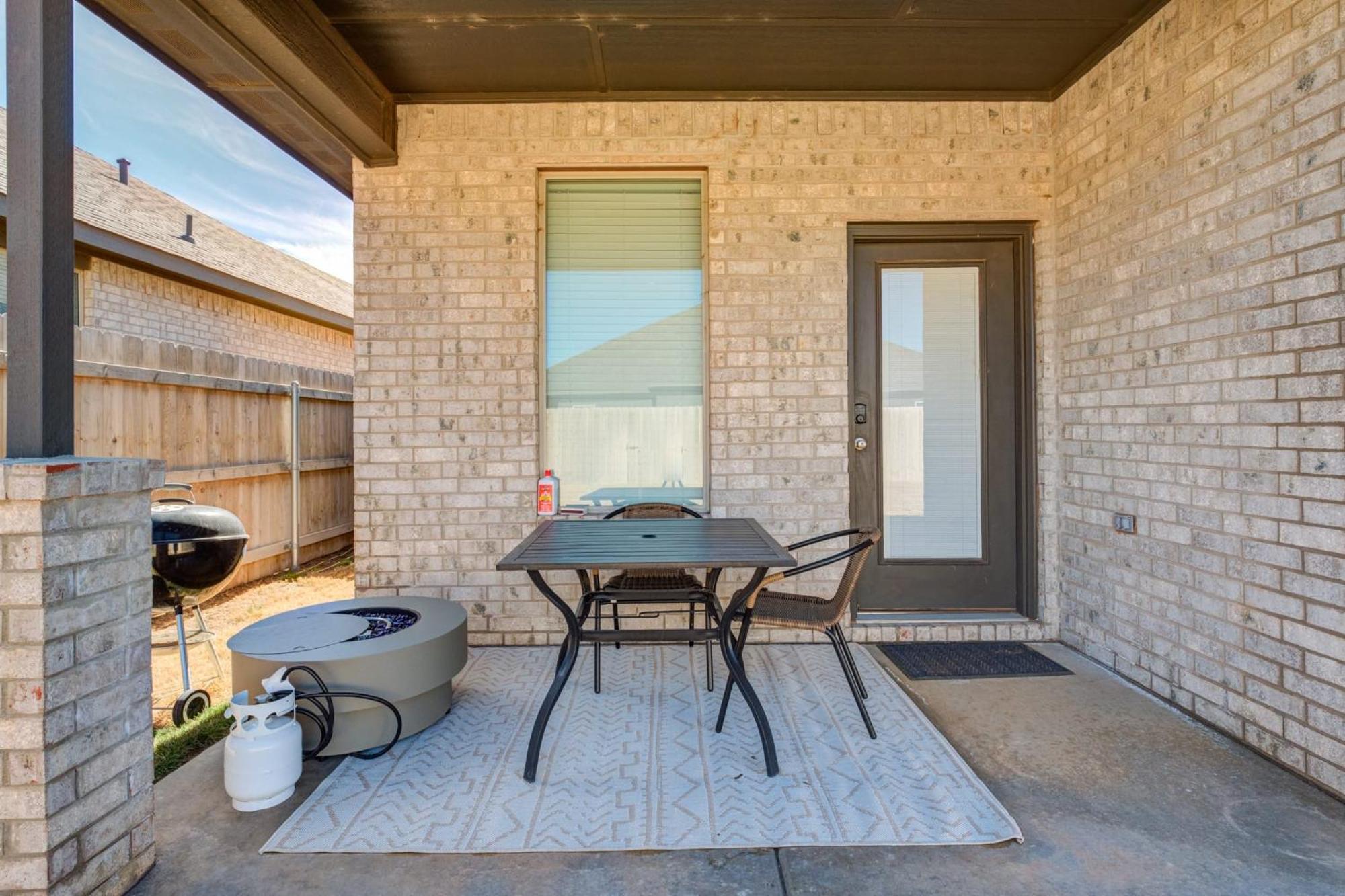 Entire House~ Spacious~ Prime Location~ Backyard Lubbock Esterno foto