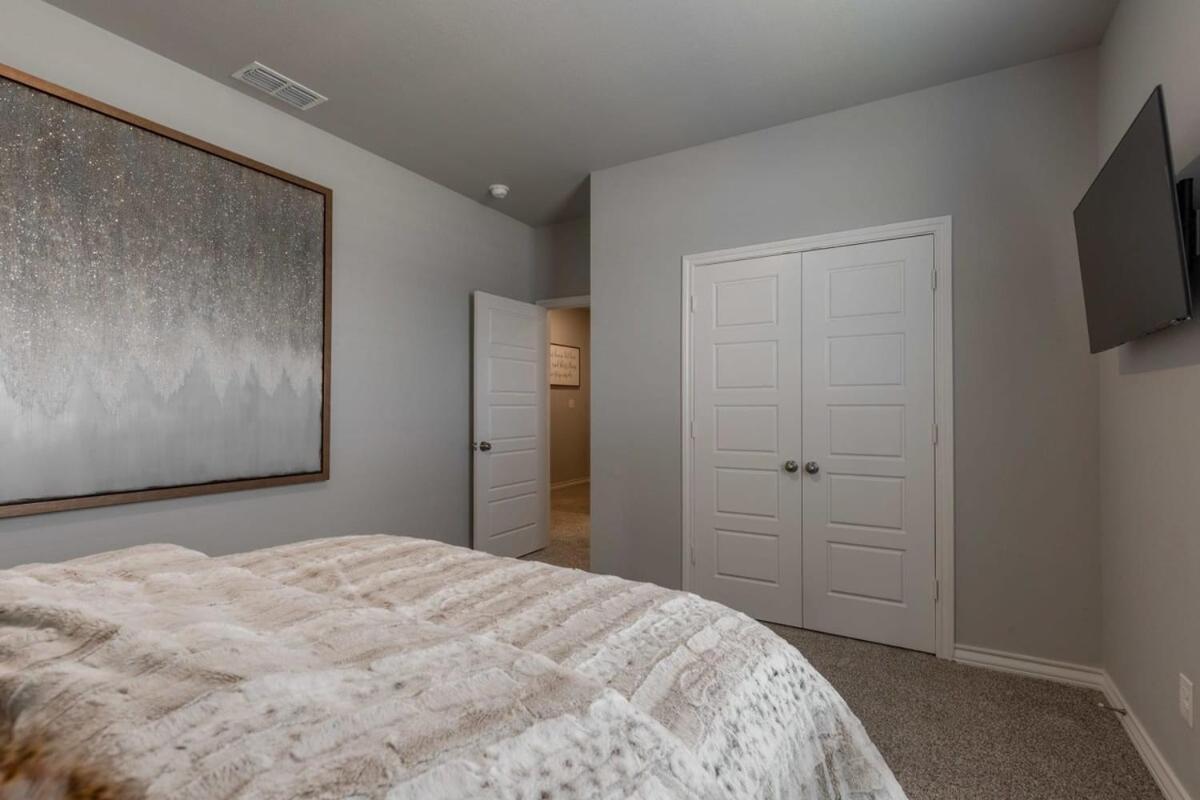 Entire House~ Spacious~ Prime Location~ Backyard Lubbock Esterno foto
